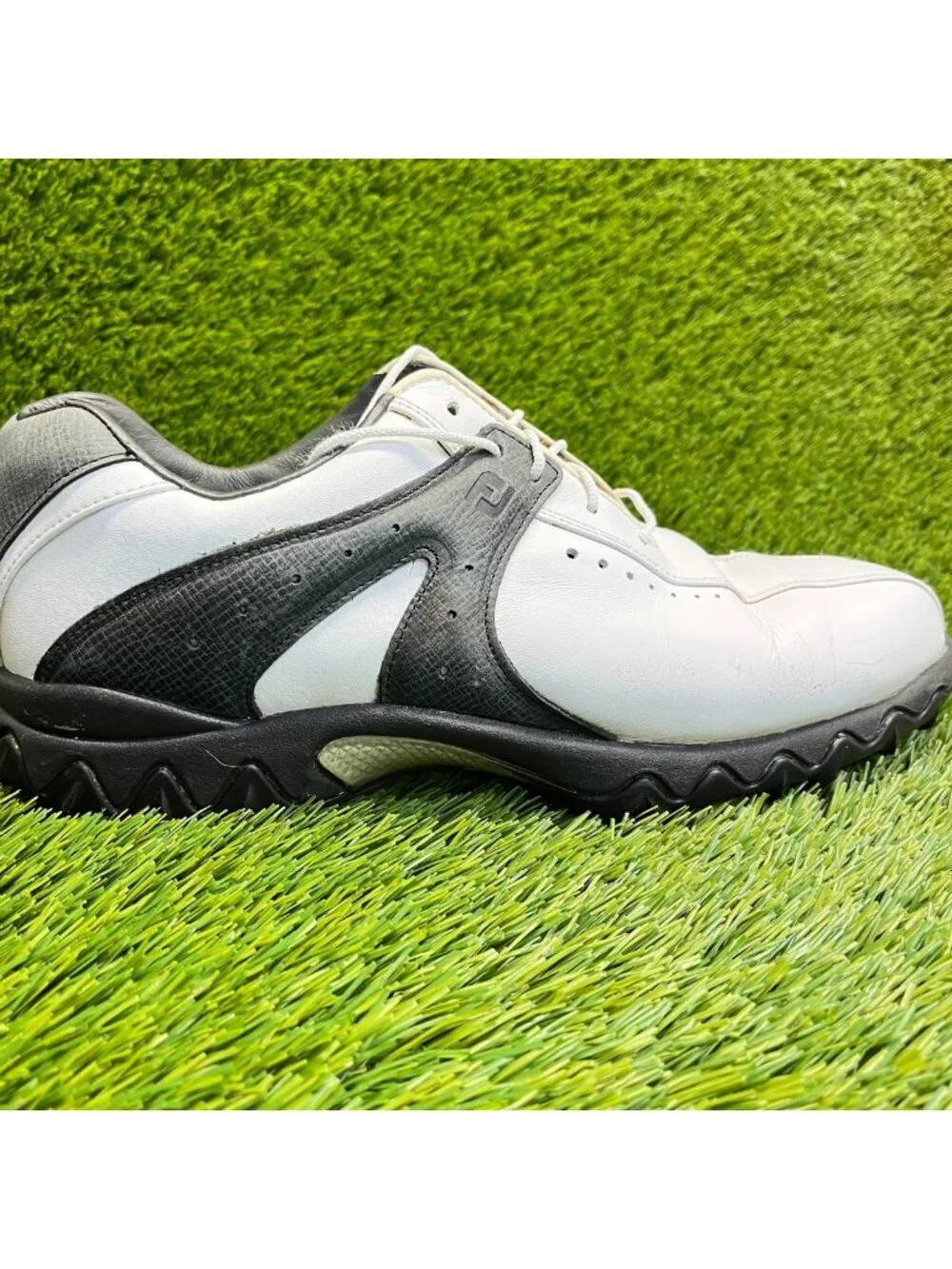 FootJoy Contour Series Mens Size 10 White Black Leather Outdoor Golf Cleats